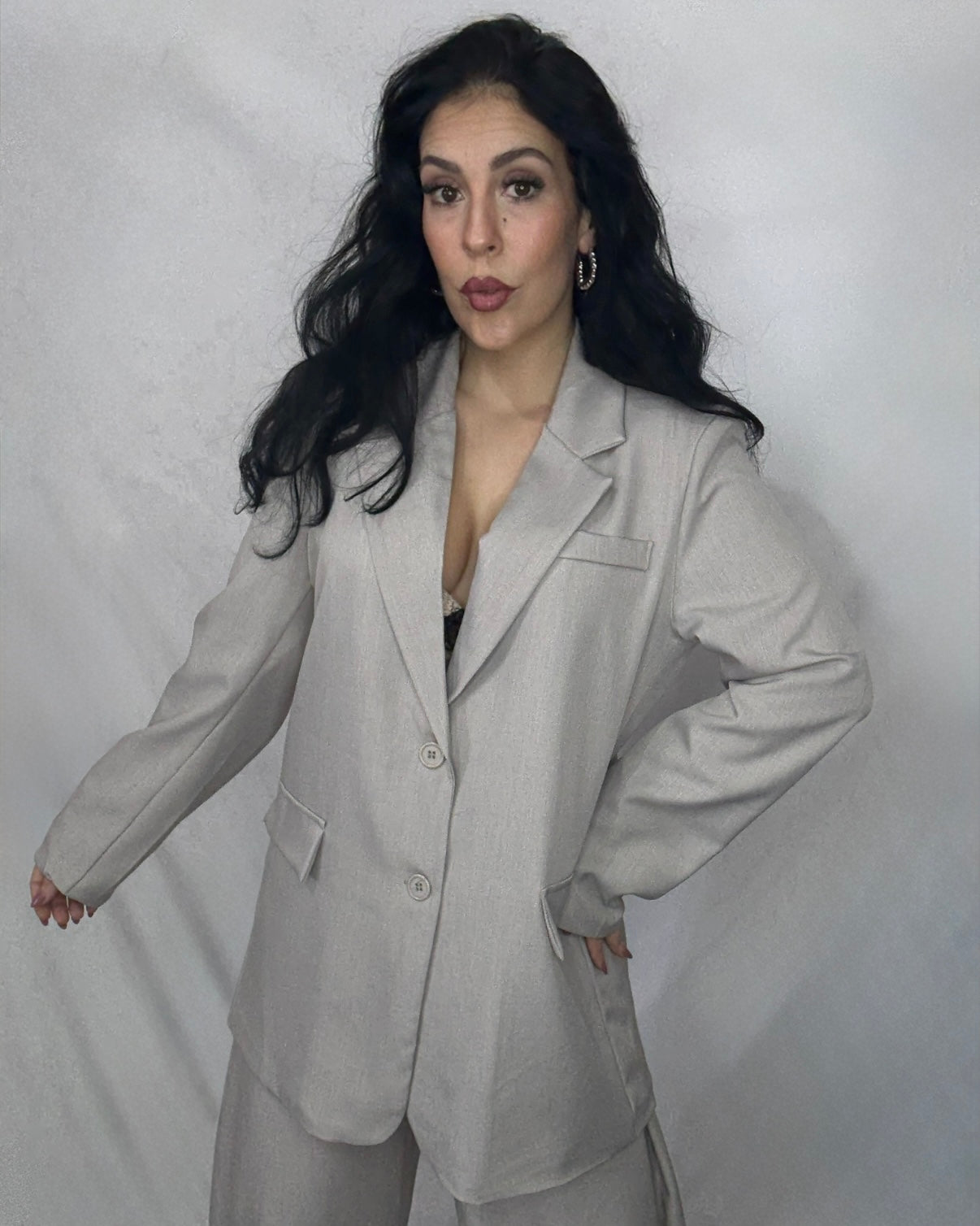 Traje bombacho taupe