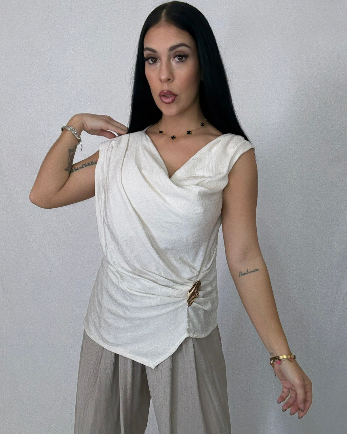 Blusa lino hebilla beige