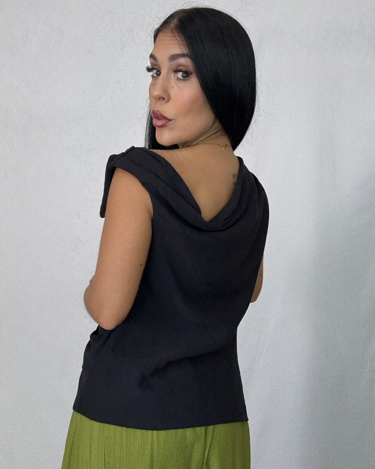 Blusa lino hebilla negra