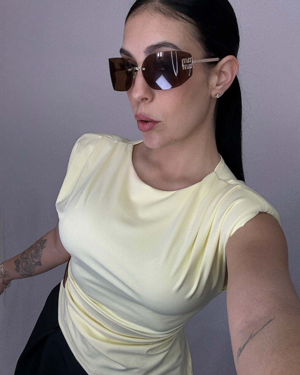 Blusa hebilla amarilla