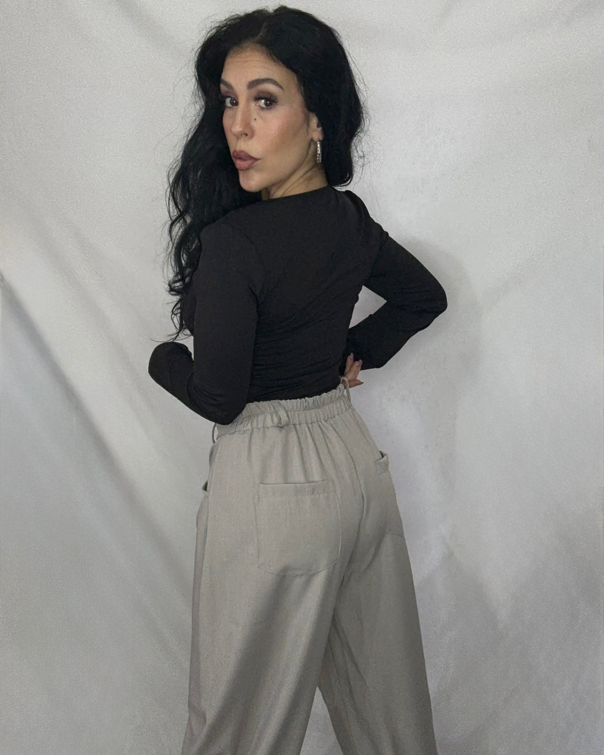 Traje bombacho taupe