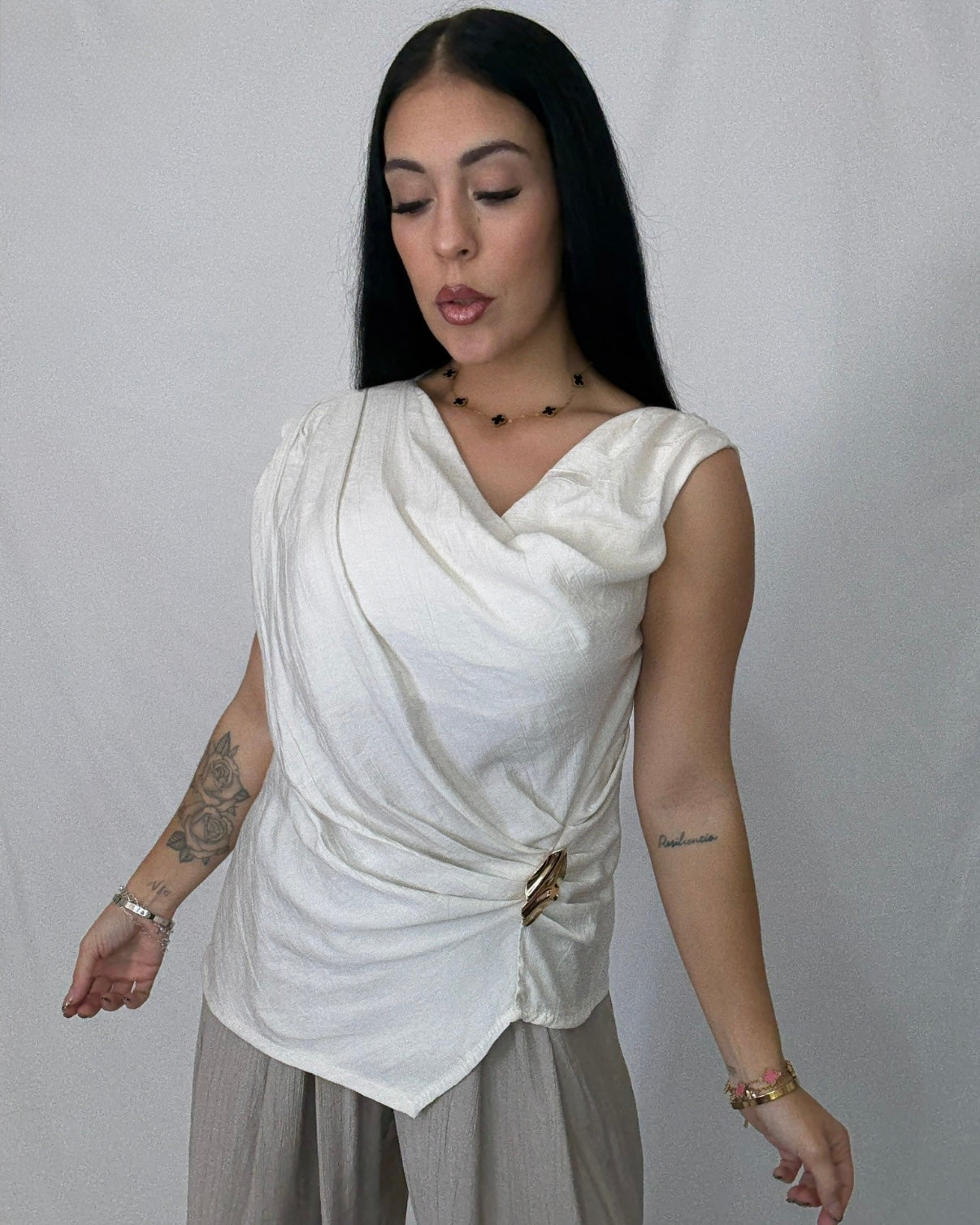 Blusa lino hebilla beige