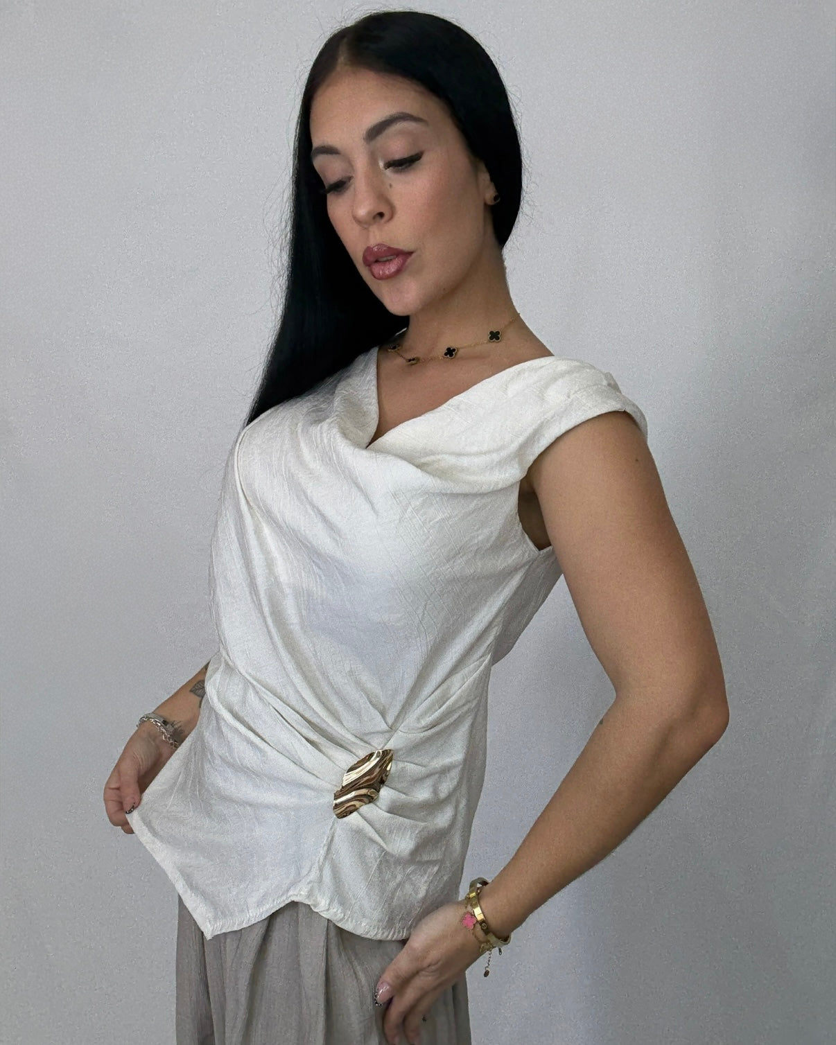 Blusa lino hebilla beige
