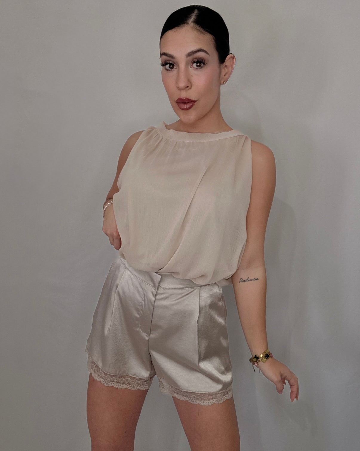 Short satén champán