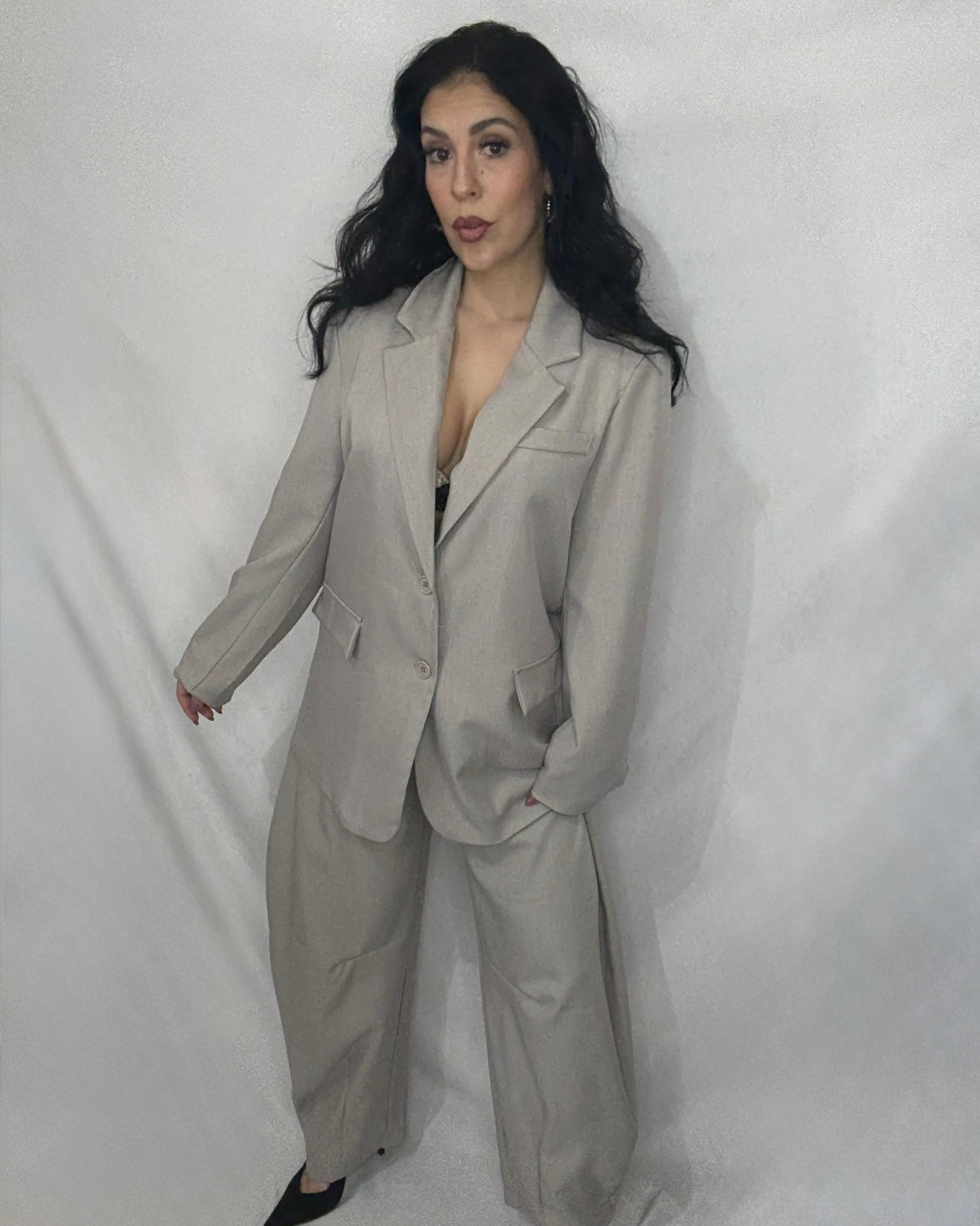 Traje bombacho taupe